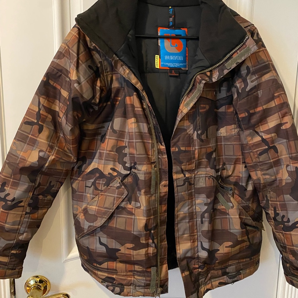 Boys Girls Burton Camo Snowboard Jacket Youth Large (used only 2 times)